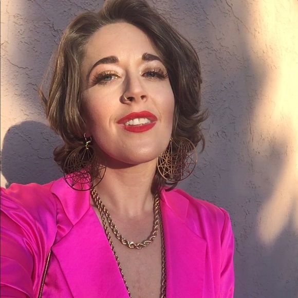 Meet your Posher, Stephanie - Picture 2 of 2